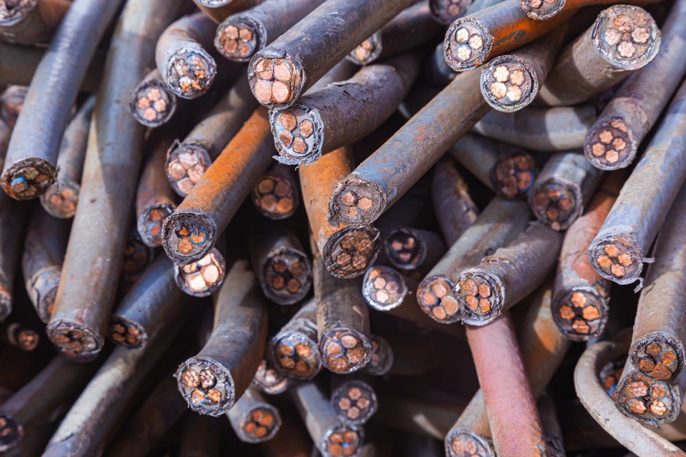 Cross-section view of a bundle of thick, insulated copper cables showing the internal metal wiring.